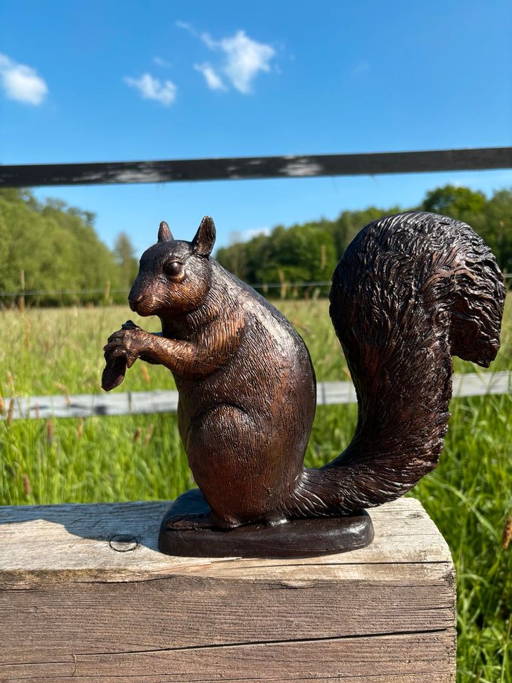 Bronzefigur Eichhörnchen- Dekoration für Haus und Garten in Starnberg