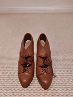 Boss Highheels braun Gr. 40 Niedersachsen - Seevetal Vorschau