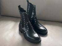 Zara Boots Gr. 37 Schuhe Damen schwarz mit dicker Sohle Nordrhein-Westfalen - Lübbecke  Vorschau
