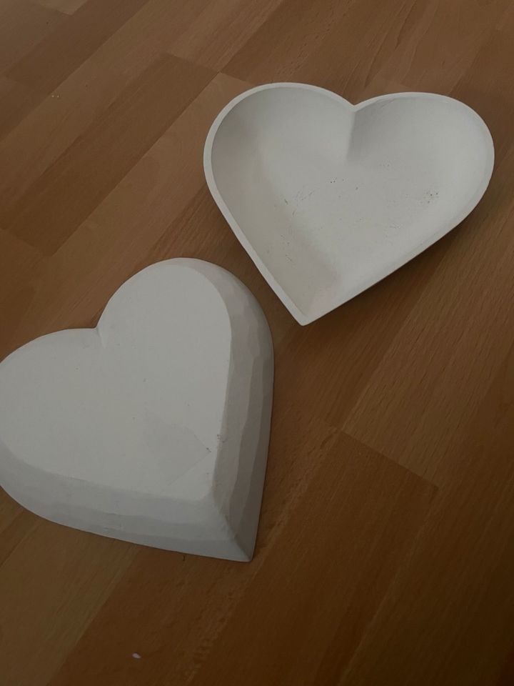 2x weiße, dekorative Herz Schalen, Schüsseln, Holz in OT Ubstadt