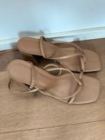 Beige Sandaletten mit Blockabsatz BERSHKA Hamburg-Mitte - Hamburg St. Pauli Vorschau