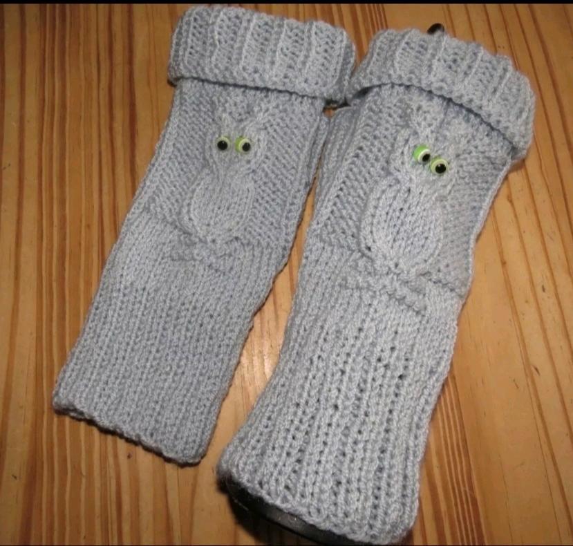 Handgestrickt-Woll Handstulpen in grau mit Eulen Muster-Neu in Hatten