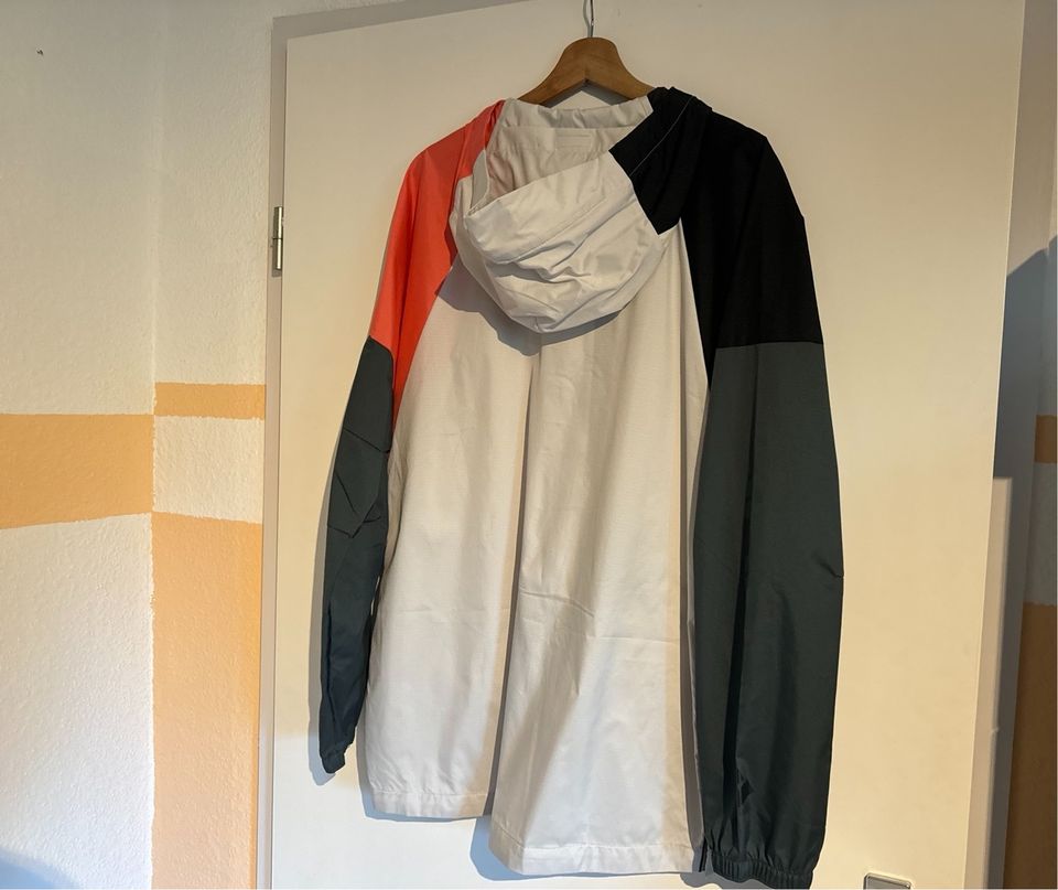 Adidas Jacke in Neumünster