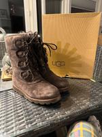 UGG Boots W Bailey Rommy 3219  braun gefüttert Gr. 40 Niedersachsen - Seelze Vorschau