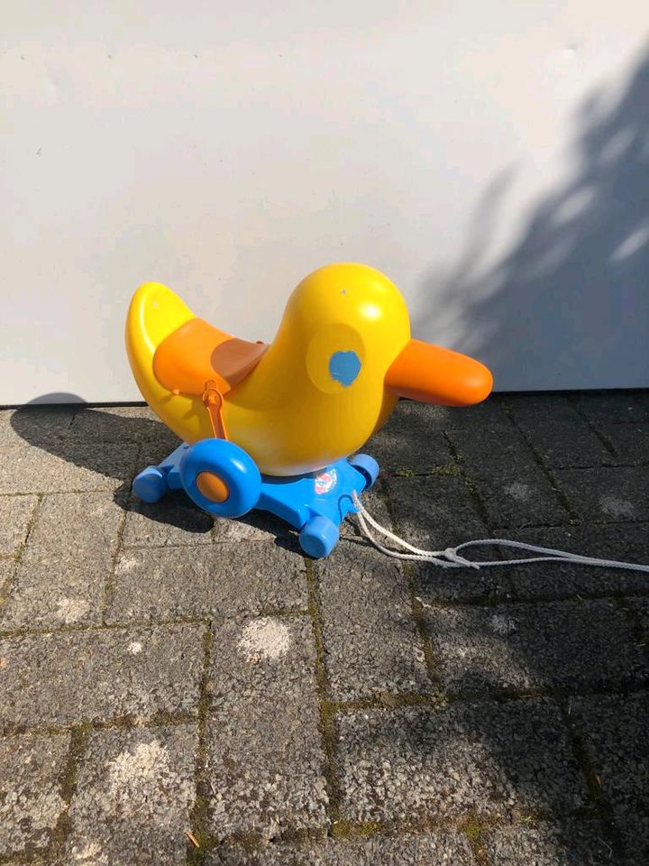 Spielzeug/ Puppe /Baby Born Ente in Niederkassel