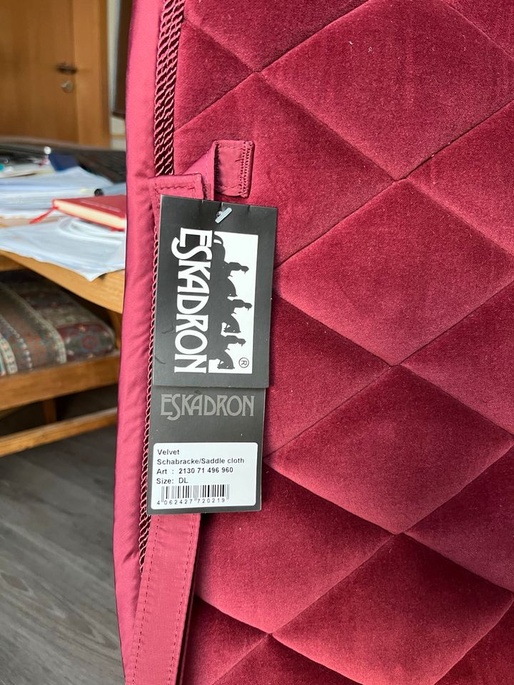 Eskadron Schabracke DL dusty red velvet in Goldbach