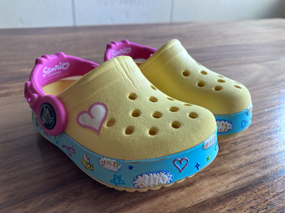 Hello Kitty Crocs C4 5 Gr.19-21 in Waldeck