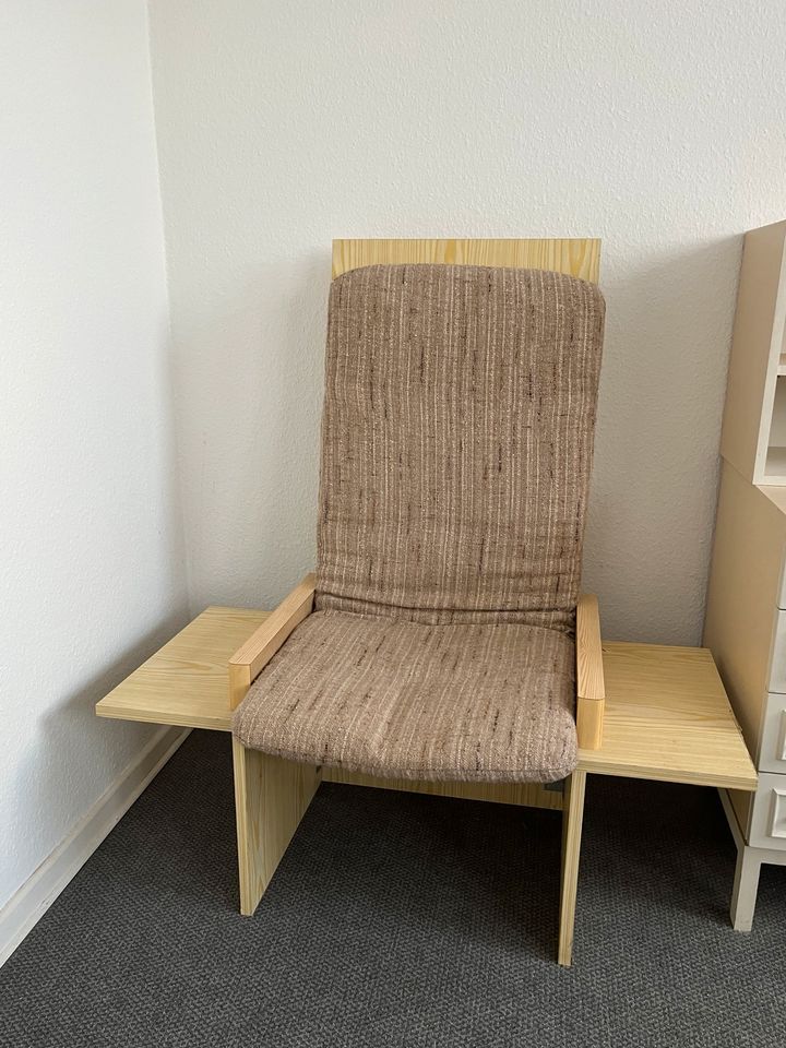 Stuhl Garderobe zu verschenken in Holzminden