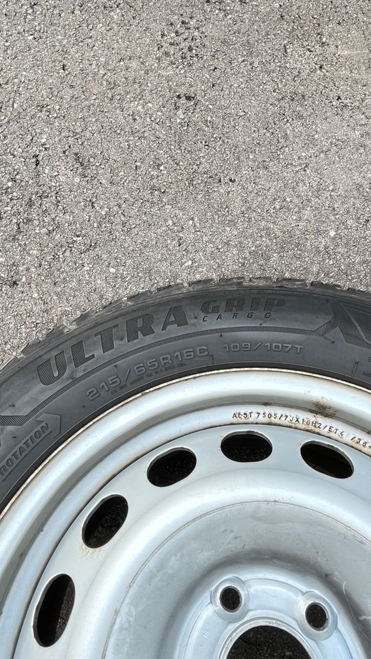 Goodyear Ultra Grip 215/65 R16 Kompletträder Winterreifen in Wilsdruff