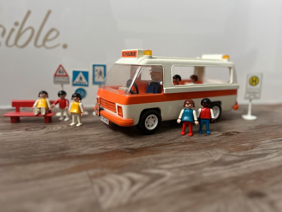 Playmobil Schulbus 3521 antik mit Zubehör in Gilching