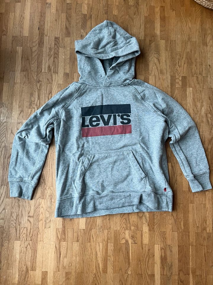 Levi‘s hoodie / Kapuzen Pulli in Frankfurt am Main