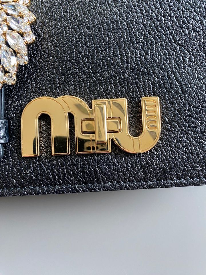 MIU MIU POCHETTE Handtasche Tasche Brosche CROSS BODY in Berlin