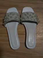 weiße Perlenschlappen Sommerschuhe mit Perlen Berlin - Neukölln Vorschau
