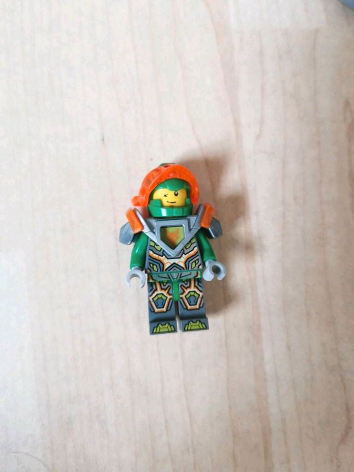 Lego Nexo Knights (schon gebaut) nur 1 Figur in Hersbruck