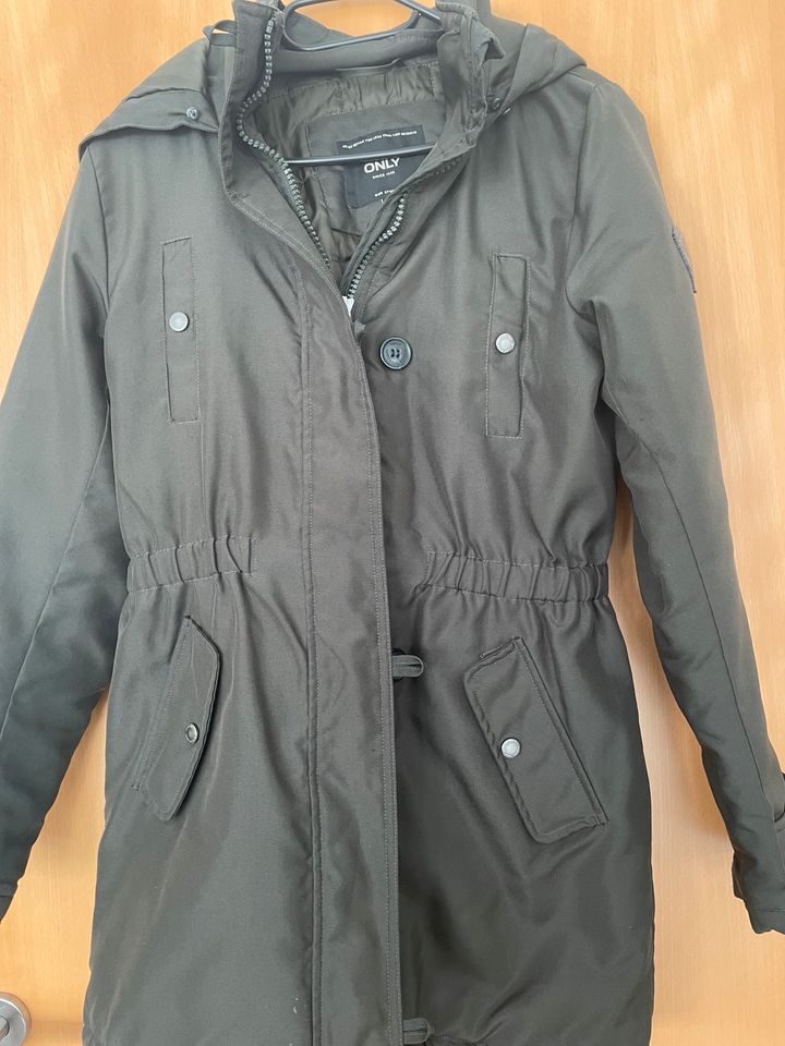 Winterjacke / Herbst von Only Khaki Größe 170 (s) in Leun