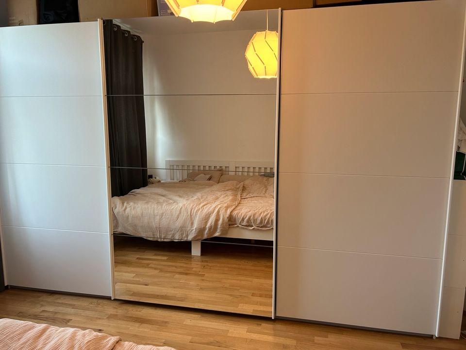 Kleiderschrank 360x228x59 in Markranstädt