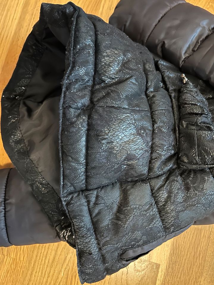 Schicke Winterjacke mit Gürtel in Stadtlauringen