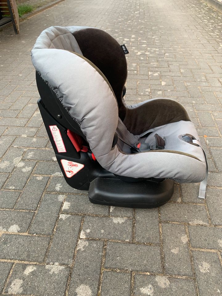 Maxi Cosi Kindersitz 9-18Kilo in Radeburg