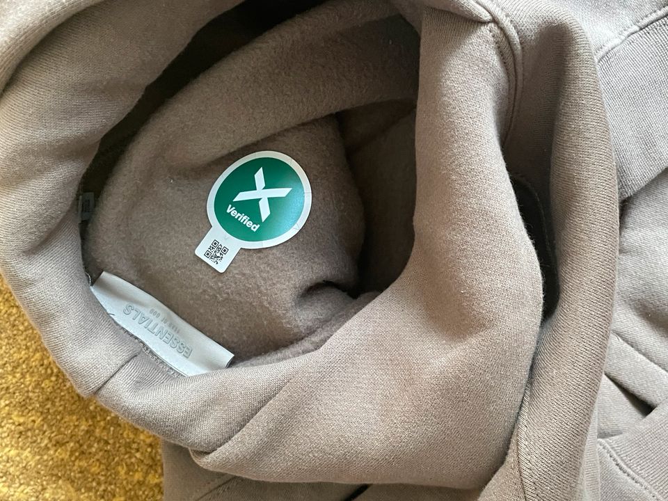 Fear of God „Essentials“ Hoodie, Größe M, Braun in Görgeshausen