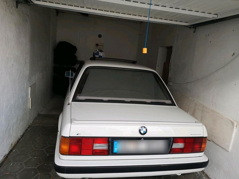 BMW E30 316i in ALPINE WEISS in Hamburg