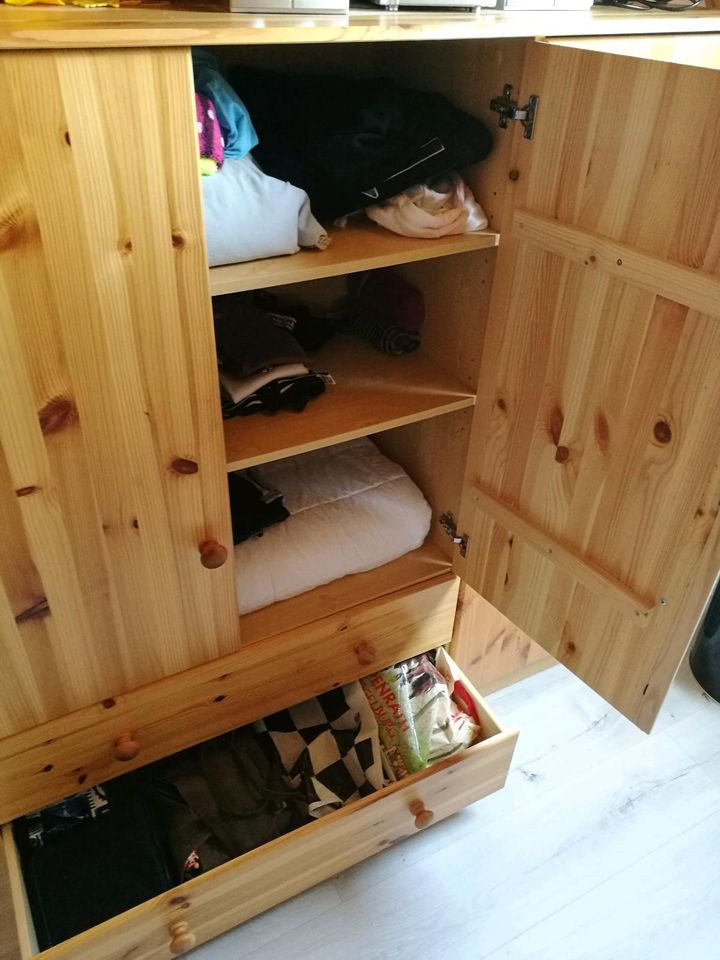 KINDERZIMMER komplett Kiefer Schrank Bett Regal Schreibtisch * in  Sachsen-Anhalt - Genthin | eBay Kleinanzeigen ist jetzt Kleinanzeigen