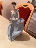 Royal Dux Porzellan Figur, Frau, blaues Kleid, sehr guter Zustand Bayern - Gräfenberg Vorschau