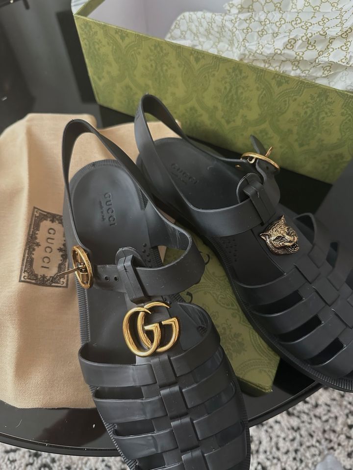 Gucci Unisex Sandalen/ Neu/ Stillvoll & Luxuriös in Leipzig