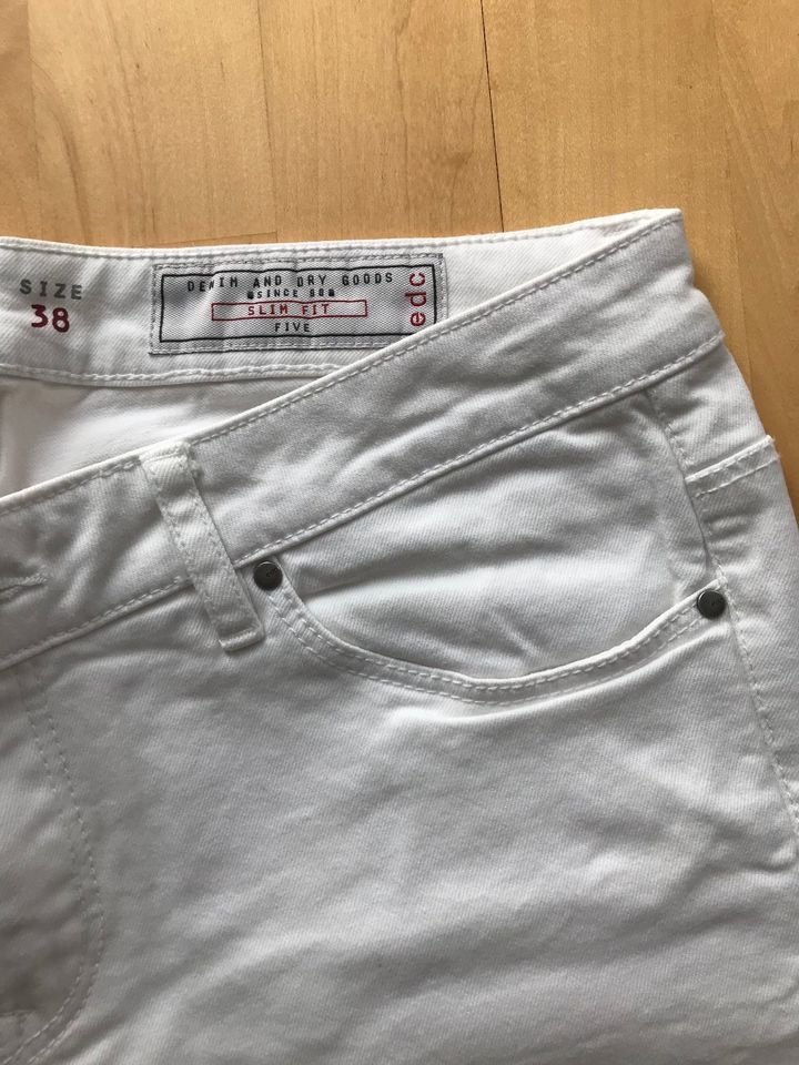 Esprit Capri-Jeans / Shorts, weiß Größe 38 wie NEU! in Wiernsheim