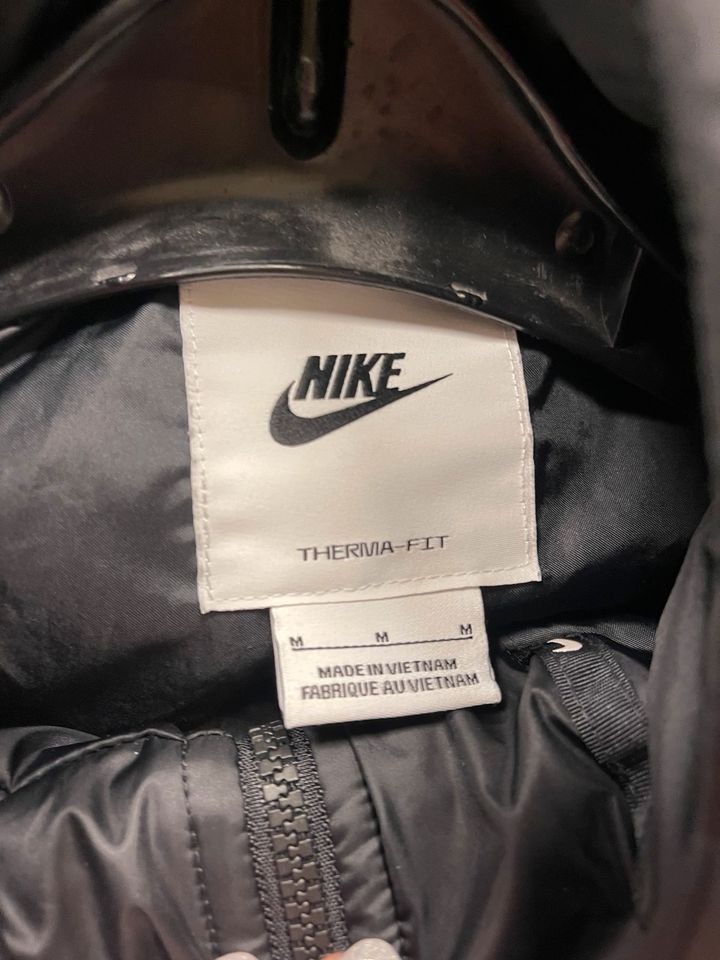 Nike Bomberjacke neuwertig!! in Hohenwestedt