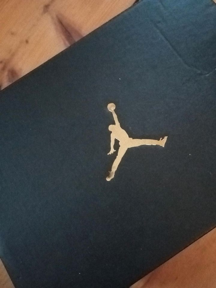 Kinder Schuhe Nike Jordan in Menden