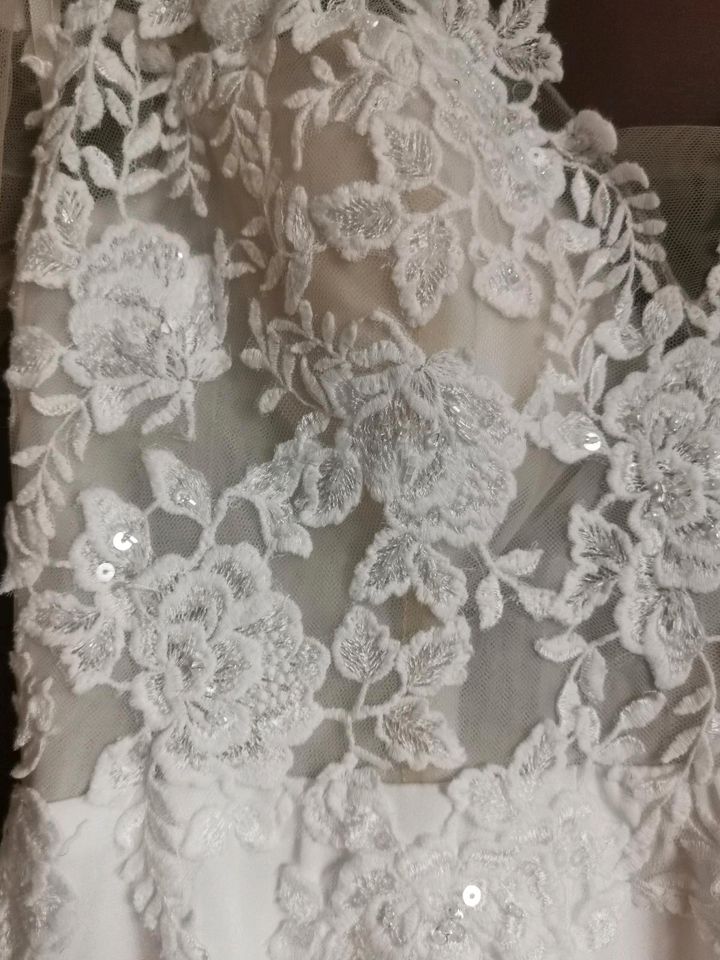 Brautkleid Hochzeitskleid für eine kleinere Braut in Großkrotzenburg