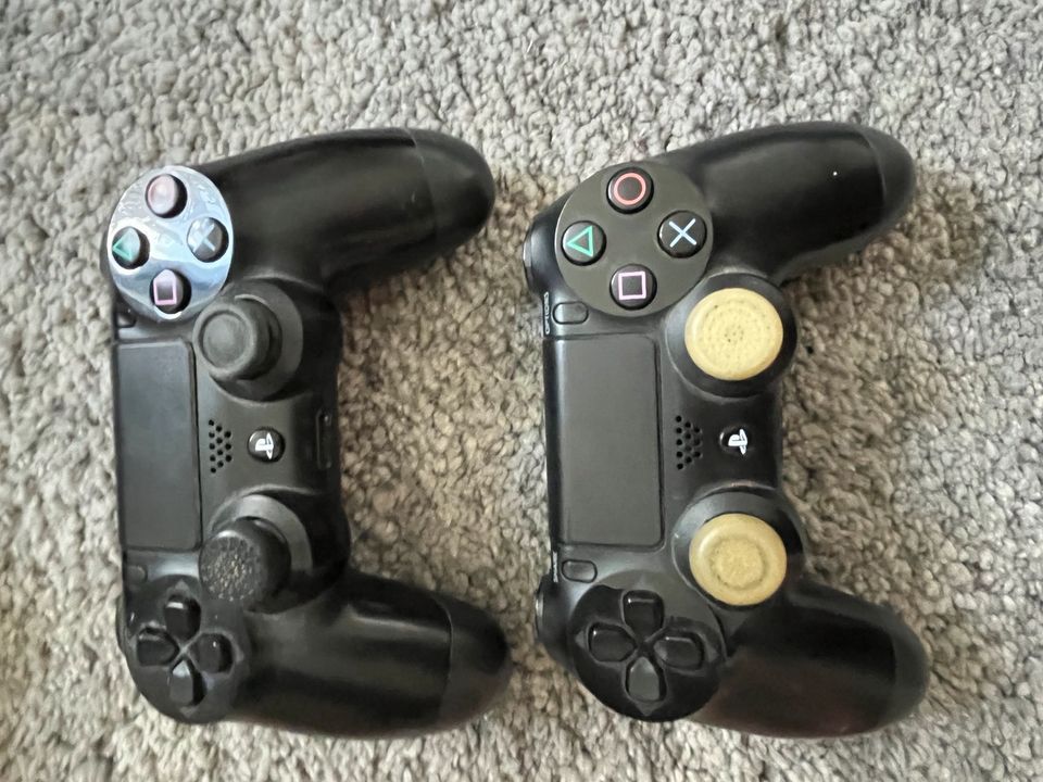 PS4 mit 2 Controllern in Berlin