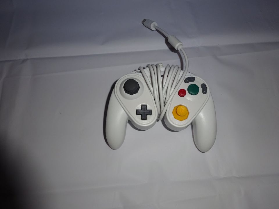 gamecube nintendo controller gamestop in Nürnberg (Mittelfr)