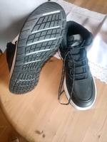 Adidas Sneaker für Herbst Winter 42 2/3 neu Niedersachsen - Northeim Vorschau