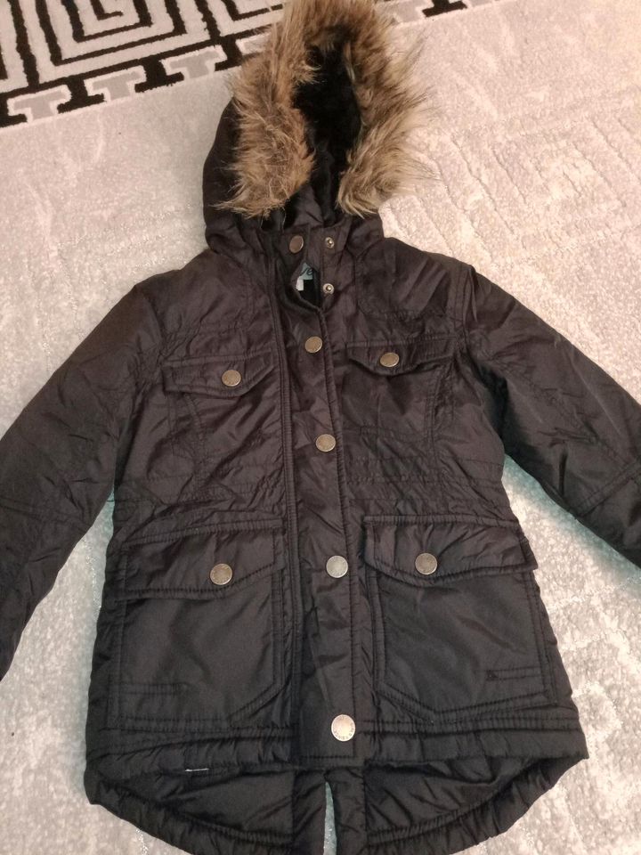 Winterjacke/Parka von alive in Düsseldorf