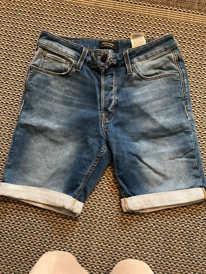 Jack&Jones Jeans Short Gr. S in Pampow