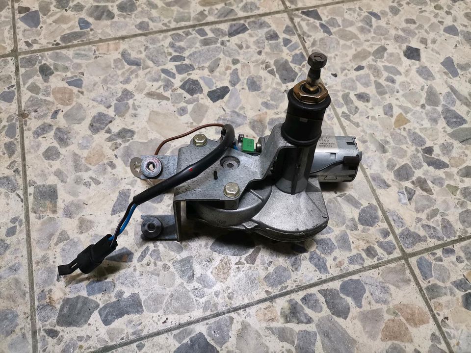 Opel Corsa B Wischermotor Scheibenwischermotor hinten 90386268 in Dülmen