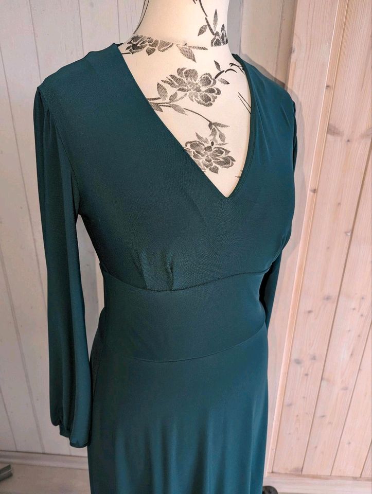 NIFE Kleid Midi Kleid Tannengrün Gr. 38 in Ahnsbeck