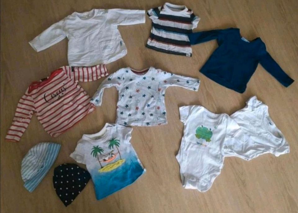 Kleiderpaket Kleiderkiste Babykleidung Gr. 68 (23 Teile) in Düsseldorf