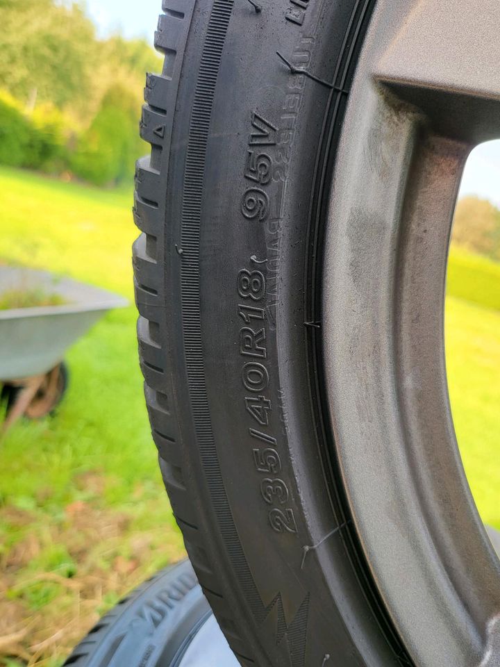 Alufelgen mit Winterreifen  235/40 R18  95V Bridgestone Blizzak in Rheinberg