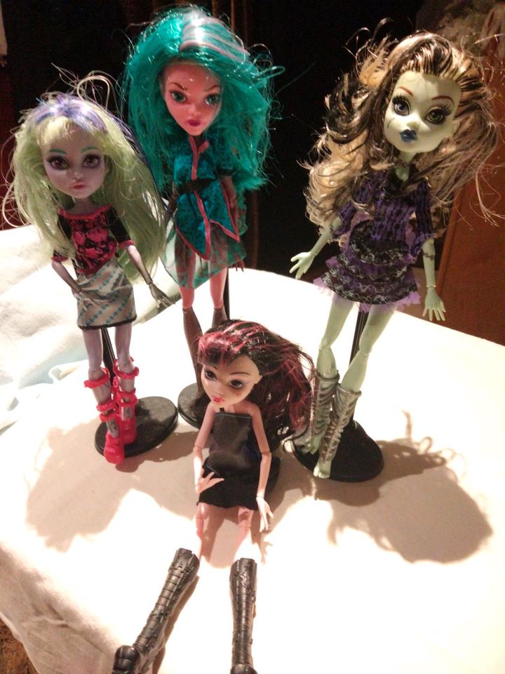 4 Monster High Puppen auch einzeln abzugeben. in Neukirchen-Vluyn