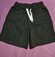 Kurze schwarze Hose  Sweatshorts gr 116/122 Hessen - Kassel Vorschau