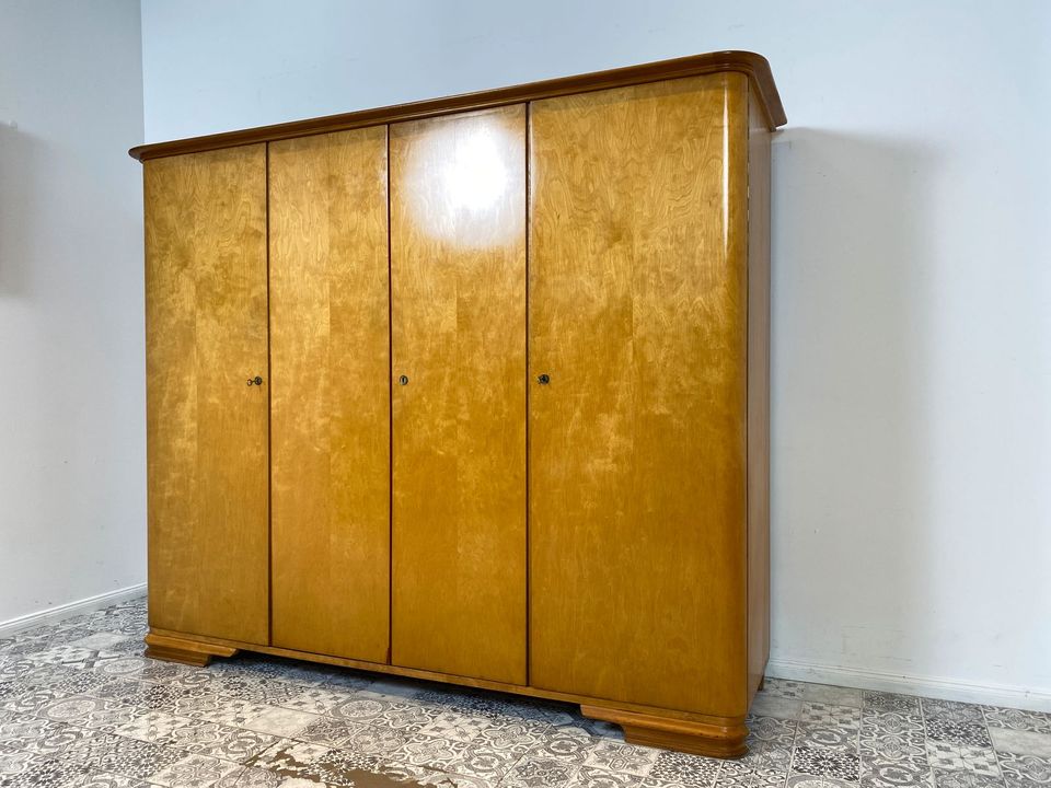 WMK Sehr schöner & gut erhaltener Mid-Century Kleiderschrank aus vollem Holz mit perfekter Aufteilung # Schrank Wäscheschrank Schlafzimmerschrank Wardrobe Garderobe 50er Vintage # Lieferung möglich in Berlin