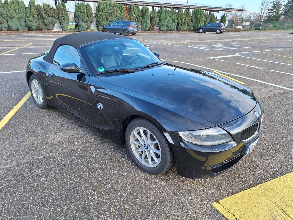 BMW Z4  2,5si Roadster Sportpaket, Navi, M - Ausstattung. in Karlsbad