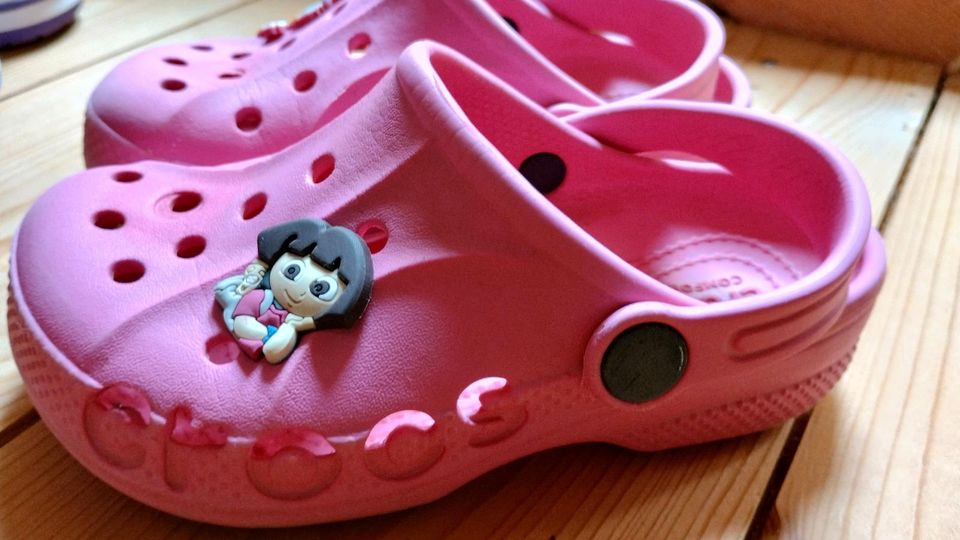 Crocs Gr C10 27, 27-28 mit neuen Jibbitz-Ansteckern in Jena