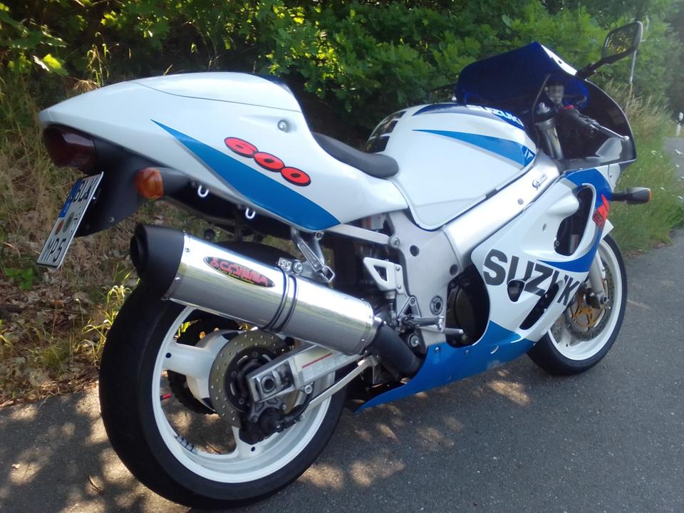 SUZUKI GSXR 600 - ORIGINALZUSTAND, sehr gepflegt, neue Bereifung in Freyburg (Unstrut)