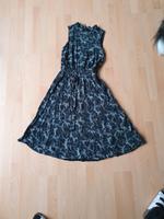 Schönes schwarzes Kleid Pferdemuster ESPRIT Größe 34 Niedersachsen - Langwedel Vorschau