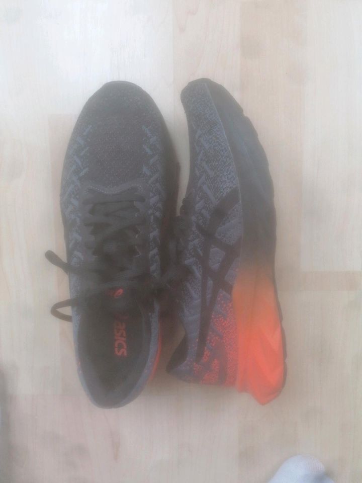 Laufschuhe von Asics in Goslar