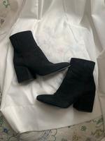 Strategia Wildleder Stiefeletten Stiefel 37 Velour Schwarz Boots Saarbrücken - Saarbrücken-Mitte Vorschau