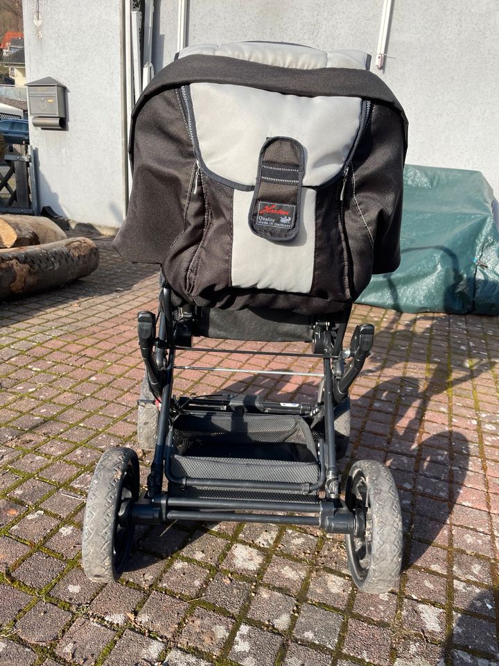 Kinderwagen von hartan mit Zubehör in Hann. Münden